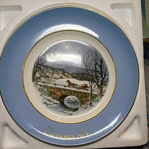 Avon Blue and Gold Christmas 1979 Plate